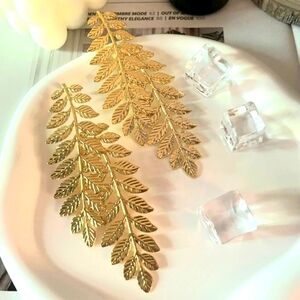 NWT Large Greek Goddess Leaf Motif Gold Drop Earrings